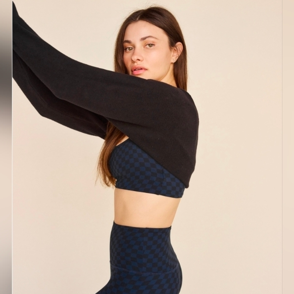 Strut-This Black Crop Shrug The Lala Look - Picture 8 of 12